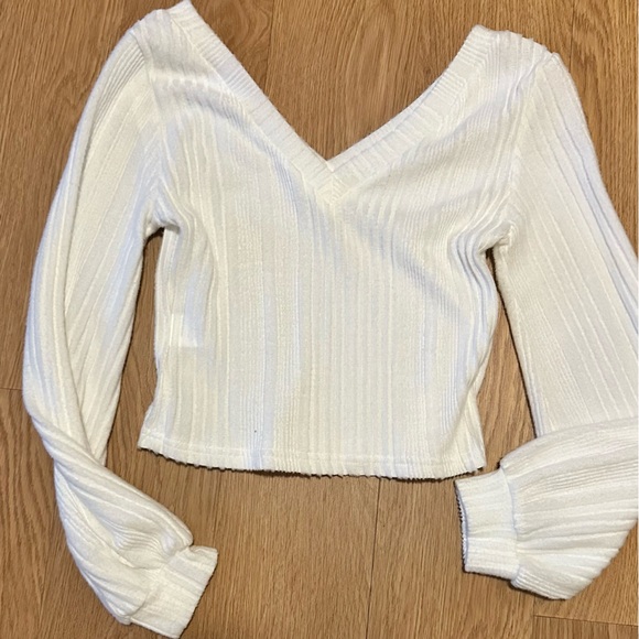 White V-Neck Ribbed Sweater Blouse with Cuffed sleeves - Picture 4 of 5